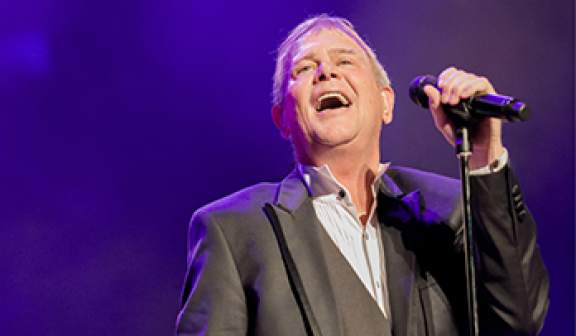 CroppedImage576336 john farnham sml v2